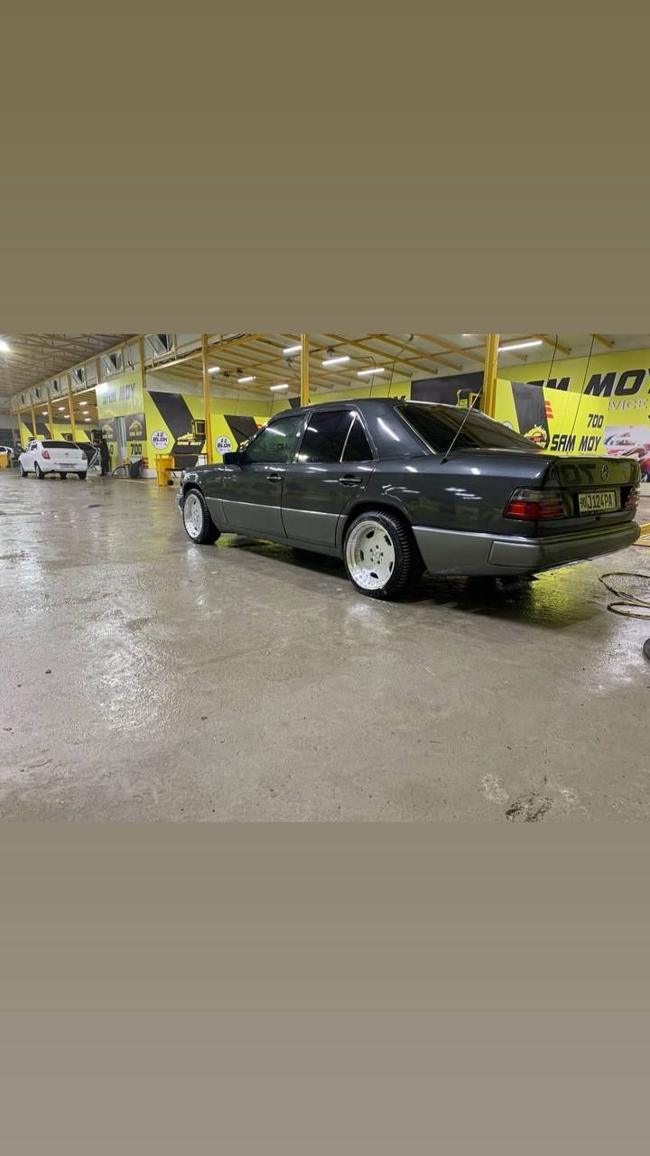 Mers W124 yil 1993 zo'r xolatda