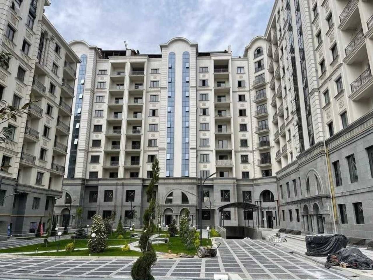 Muhtasham Продается 4 комнатная коробка Алайский Финансовый Институт