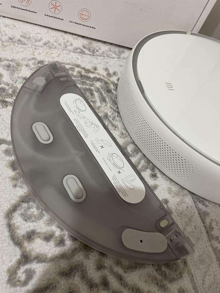 Продам робот пылесос xiaomi mi robot vacuum mop2