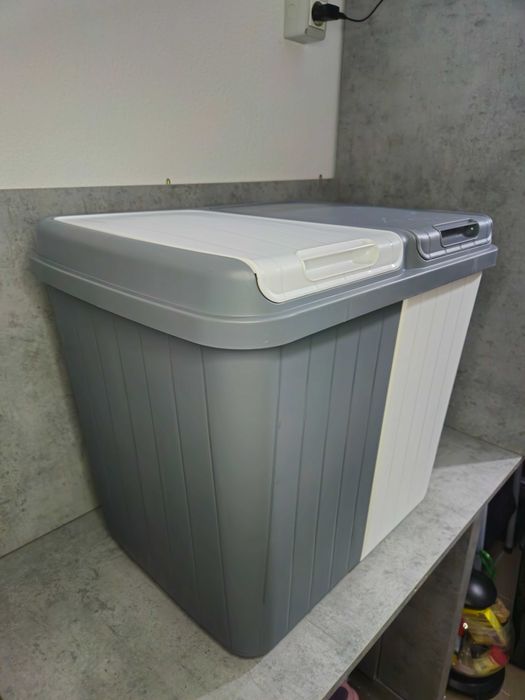 Coș de rufe dublu, 80L, plastic rezistent, 2 compartimente cu capac