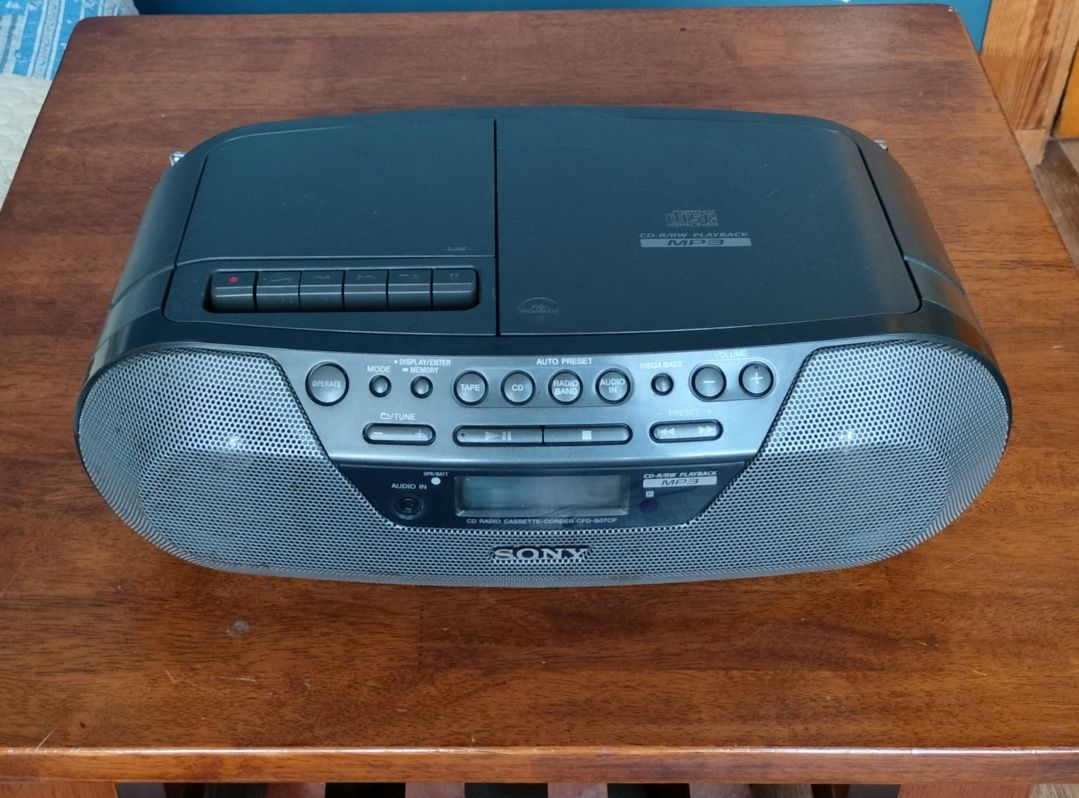 бумбокс SONY кассета (магнитофон, магнитола), CD, AUX, радиоприемник
