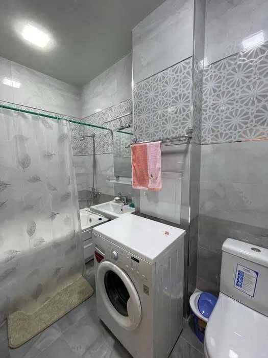 Срочно сдам кв 2/5/8 на Максим Горьком ор метро БИЙ 129*