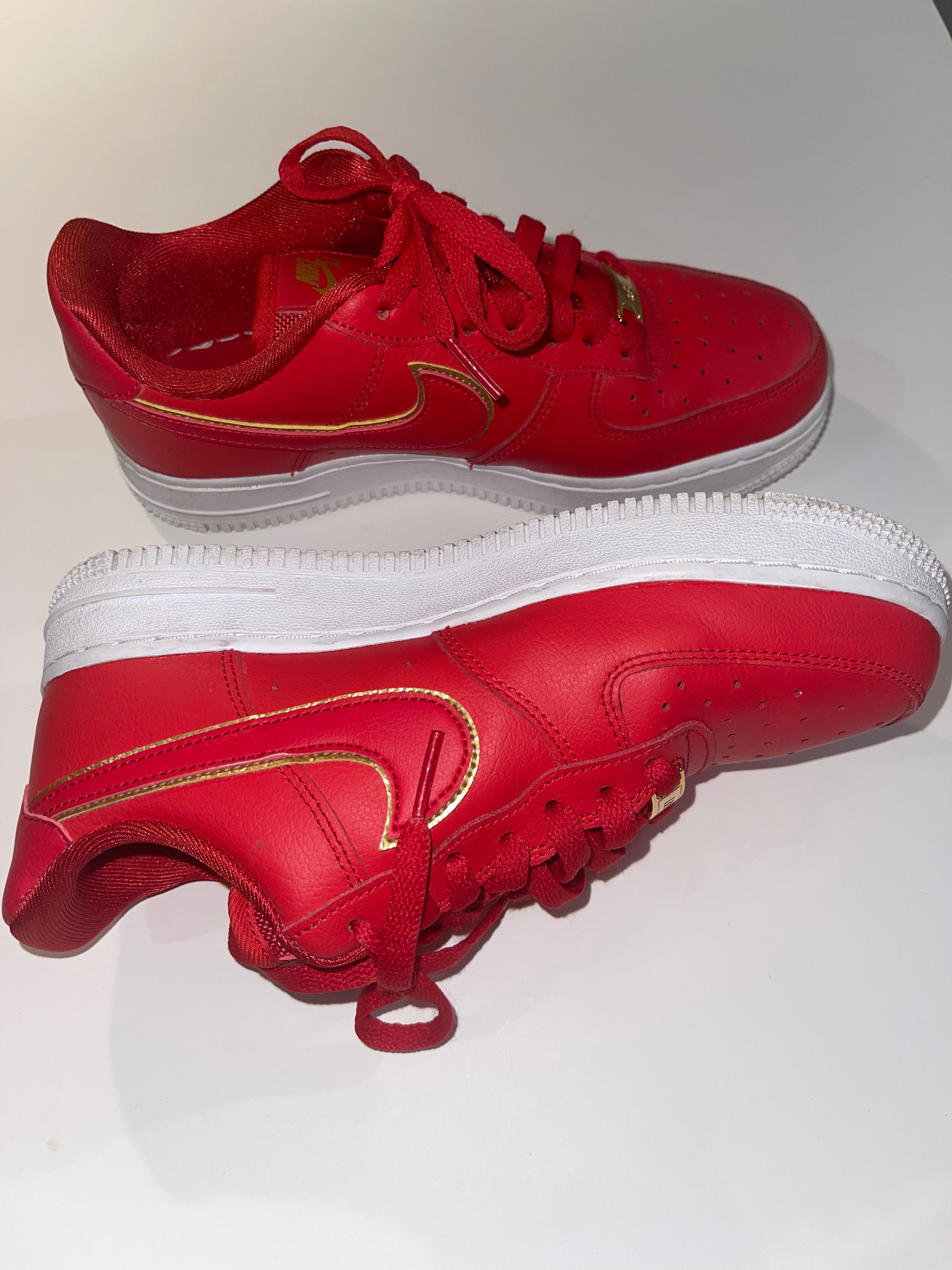 Маратонки Nike AF1 low red gold swoosh