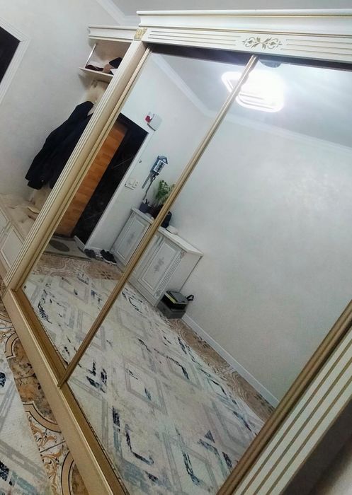 Продается шкаф для прихожей 150 тысяч почти новая