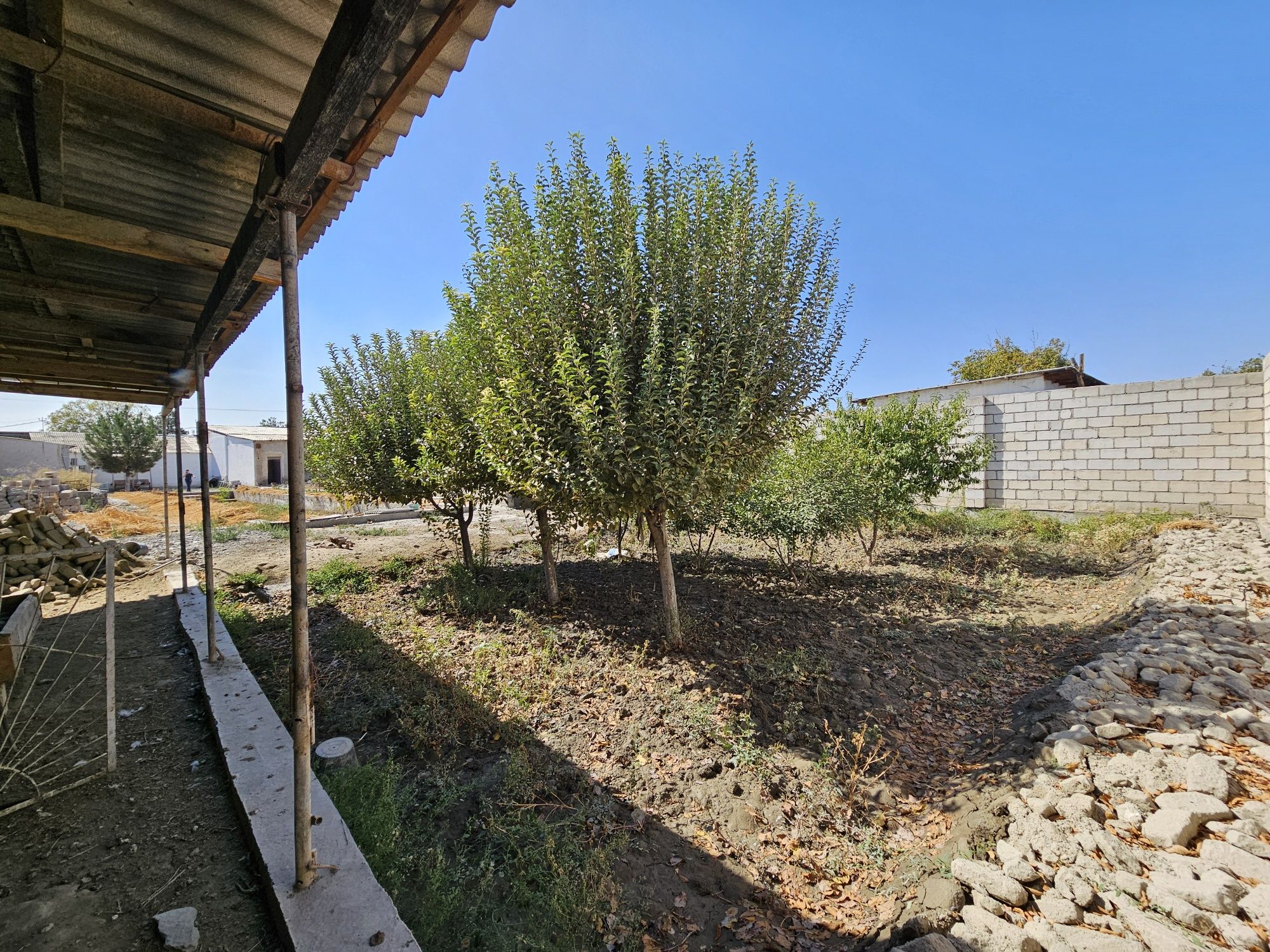Uchastka sotiladi