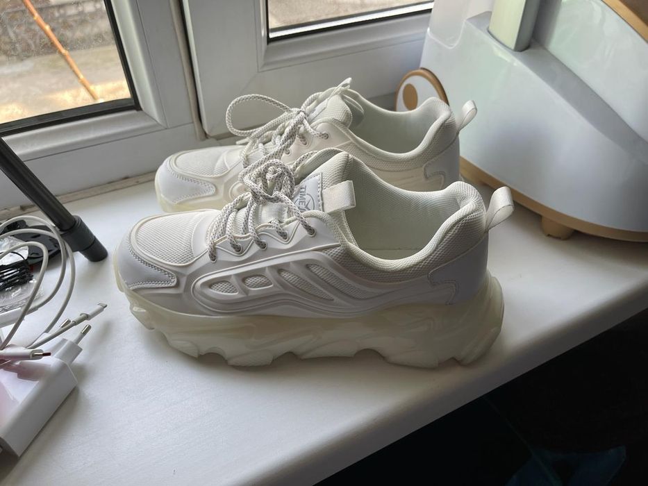 Кроссовки необычные 39