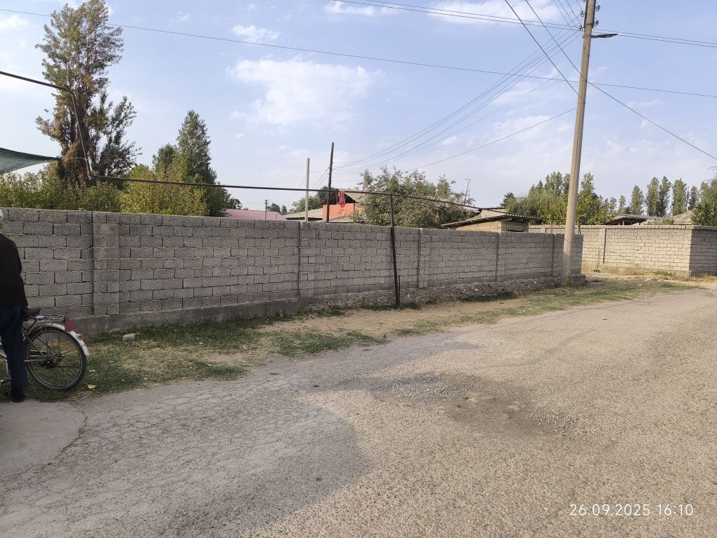 Продается участок с готовым фундаментом для постройки дома.