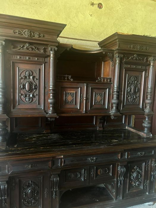 Vând credent lemn masiv,sculptat..