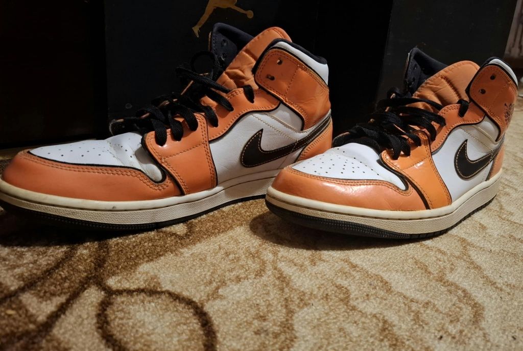 Nike Jordan 1 Mid SE Turf Orange