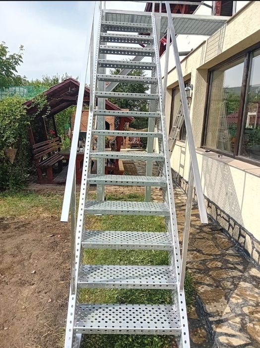 Confectionam scarii metalice zincate exterioare și pentru incendii , p