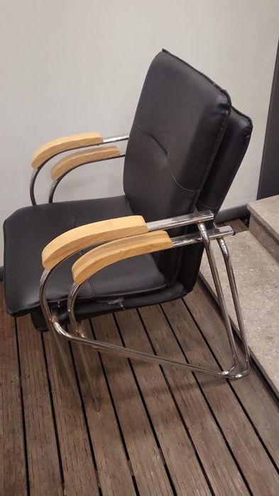 Кожанный кресло офисный