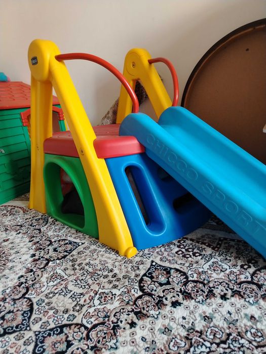 Игровой домик и горка для детей