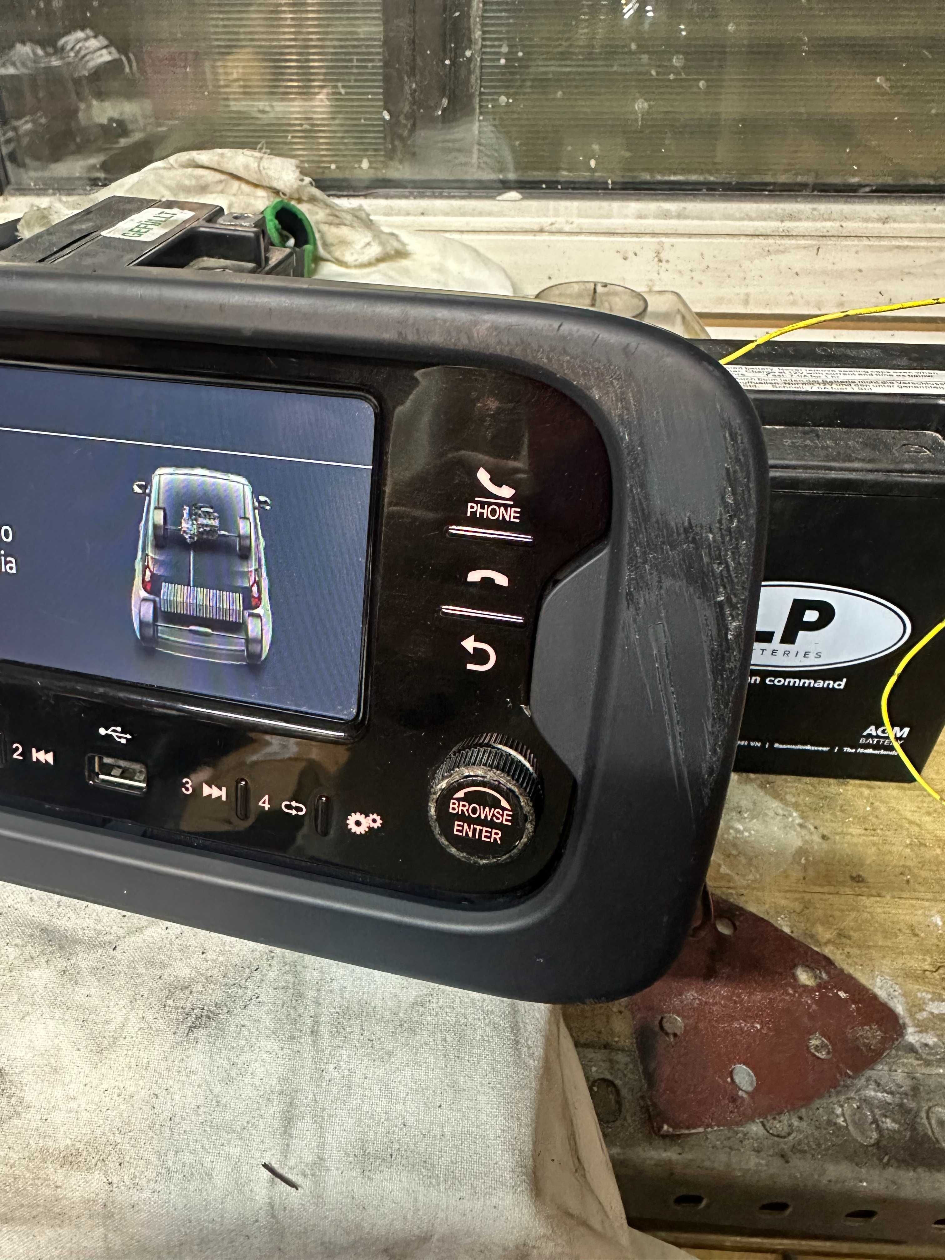 Fiat Panda Hybrid Aptiv Uconnect 5 Navi Casetofon usb player Stereo
