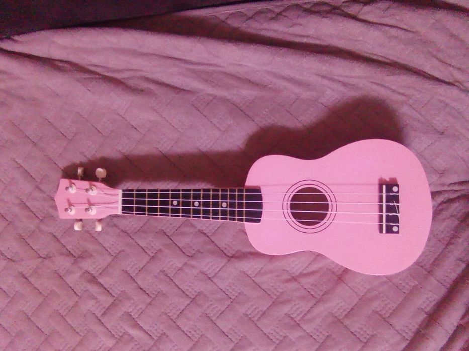 Укулеле розовая новая