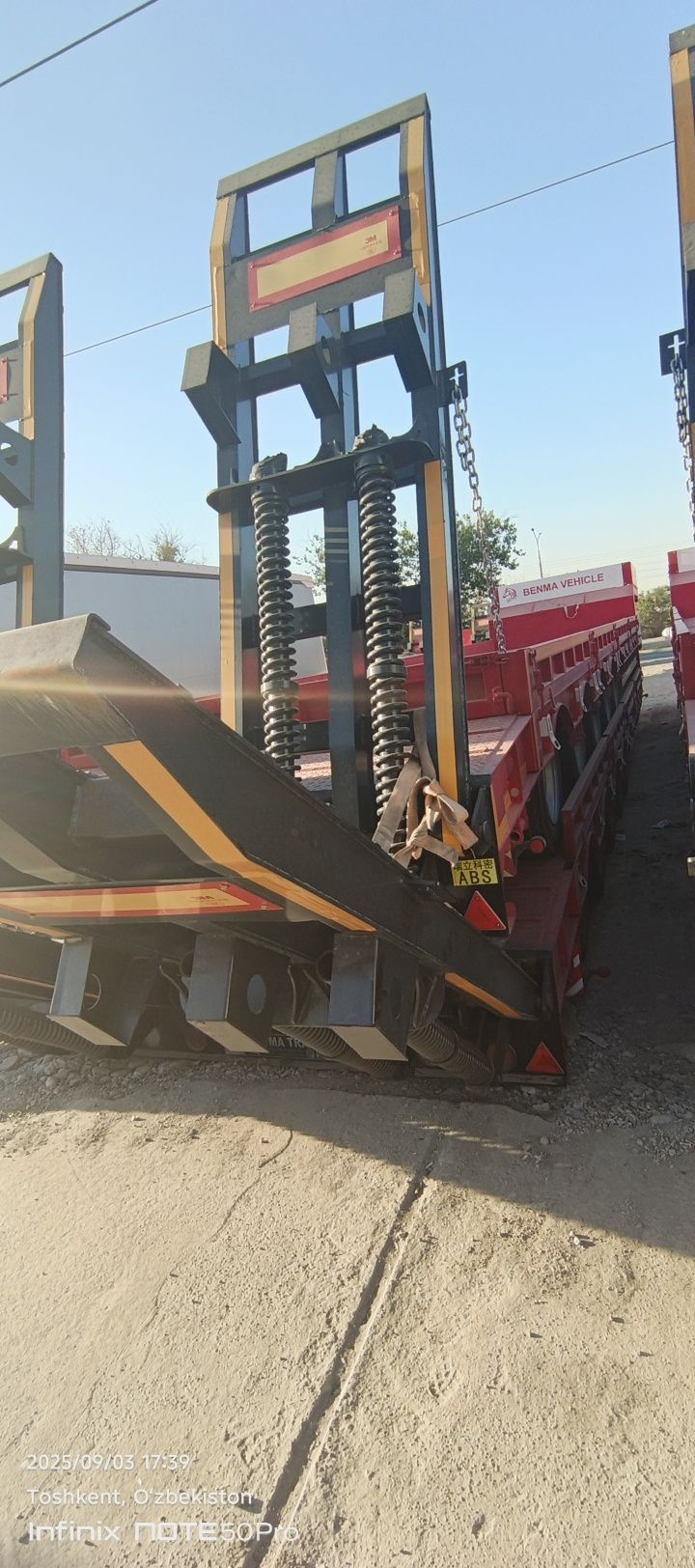 Tirkama (uzunligi 17m, eni 2.5+5=3m 5 mostli 70 tonna yuk oladi