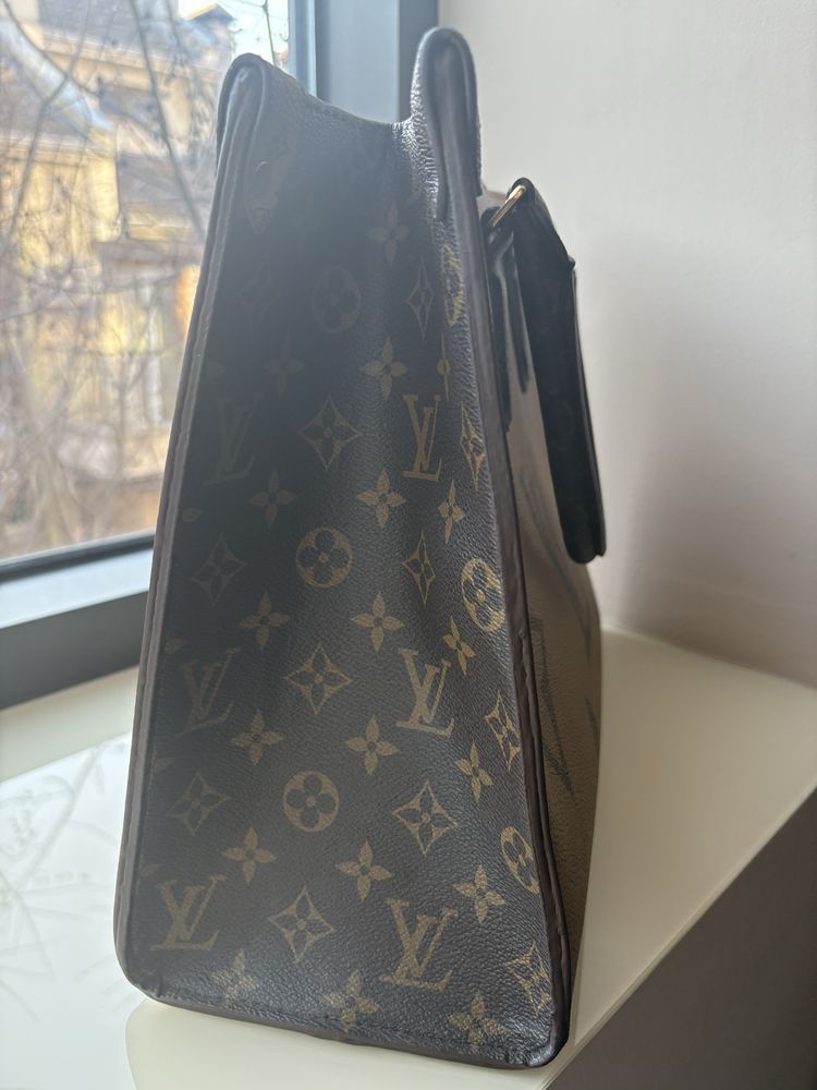 LV дамска чанта.