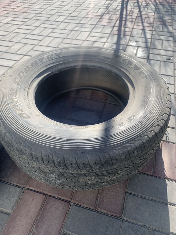 Продам б/у шины на джип