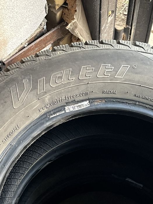 Продам зимние шины Viatty