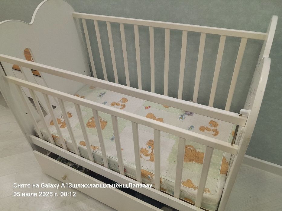 Продам манеж с выдвижной полкой за 30000 тенге. В отличном состо