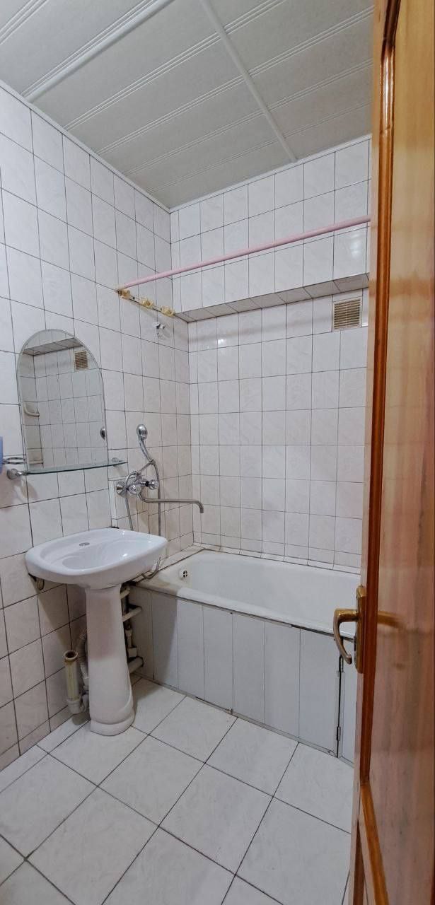 Shayxontohur  4 xona kvartira sotiladi