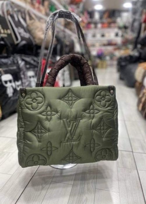Geanta LV damă, material textil impermeabil, saculet, etichetă