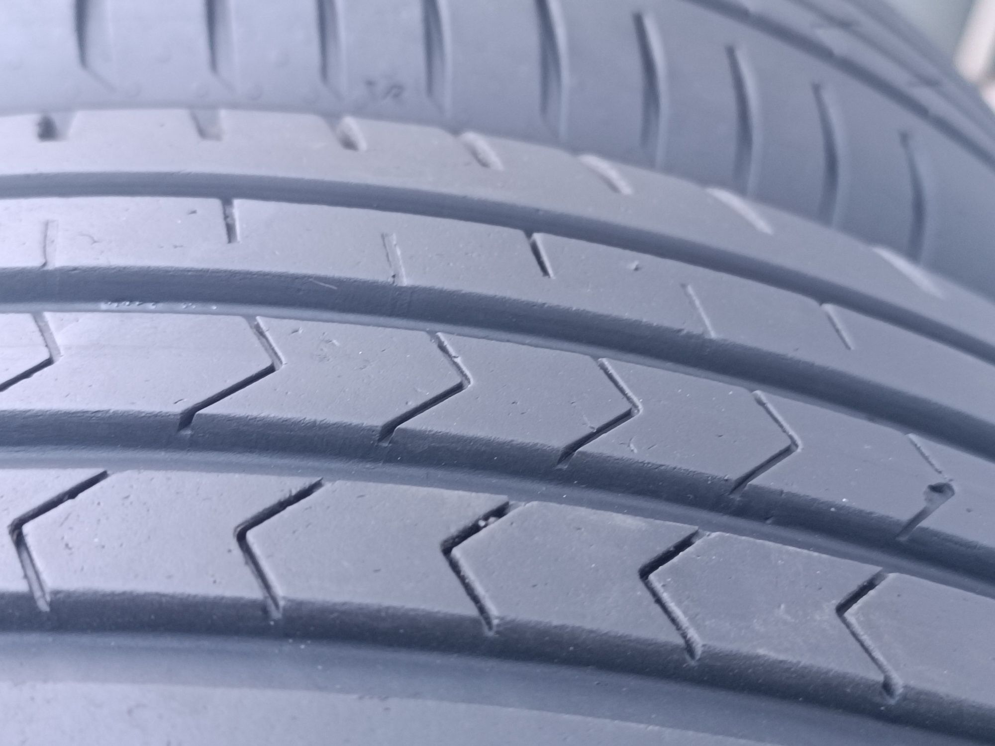 215/45/17 Vredestein