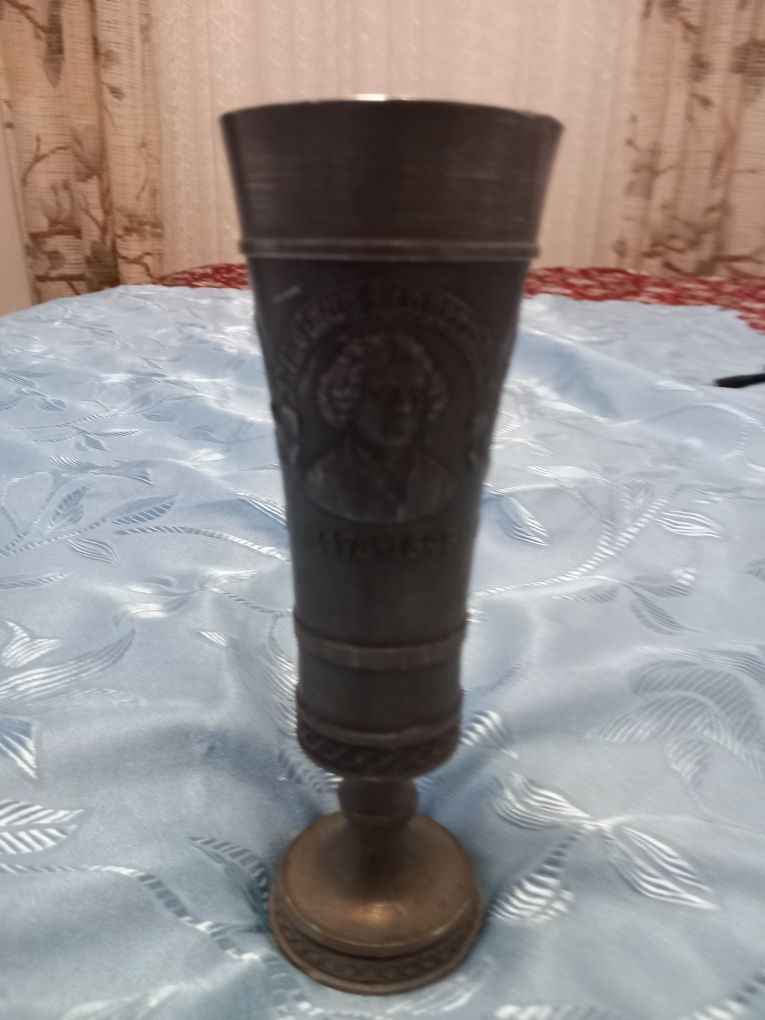 Cupa de bronz veche
