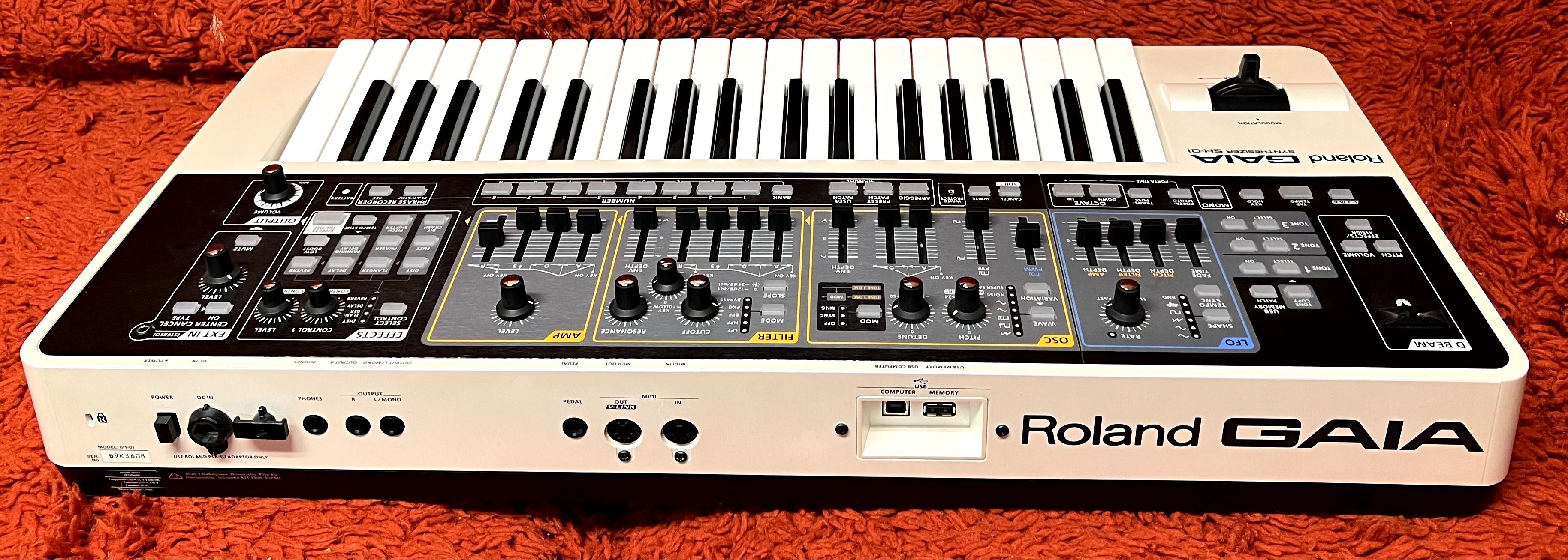 Продавам Roland GAIA SH-1 - перфектен