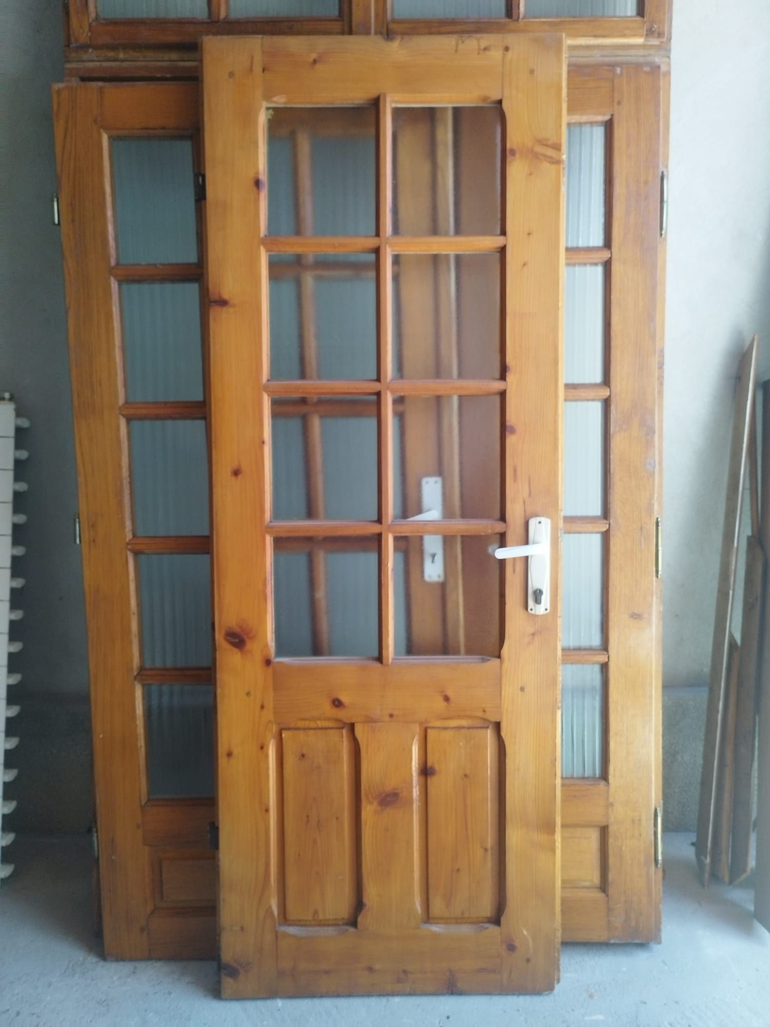 Vând ușa pentru interior din lemn