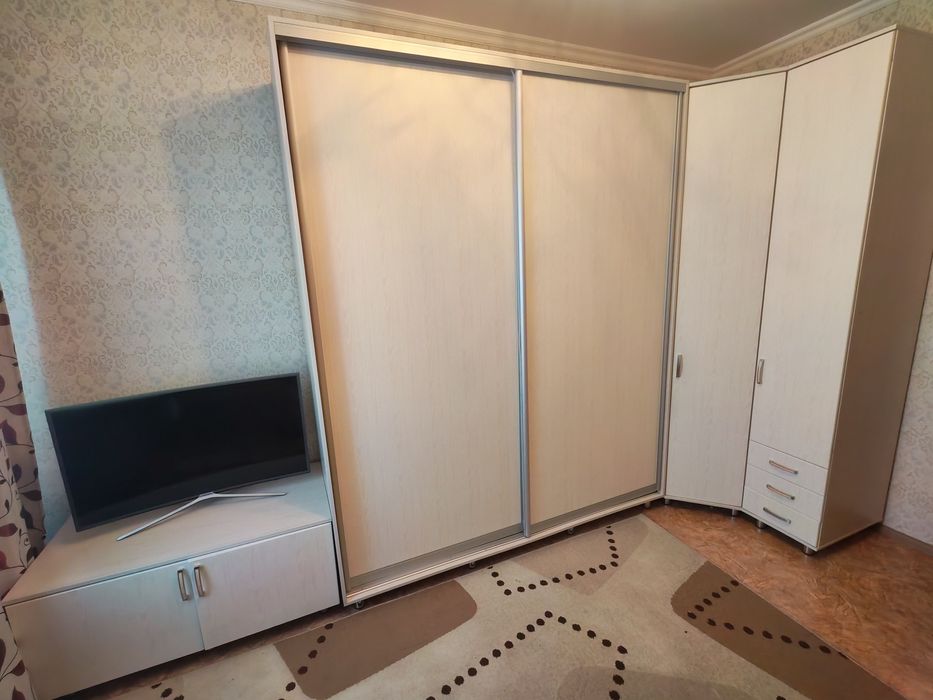 Продам угловой шифоньер