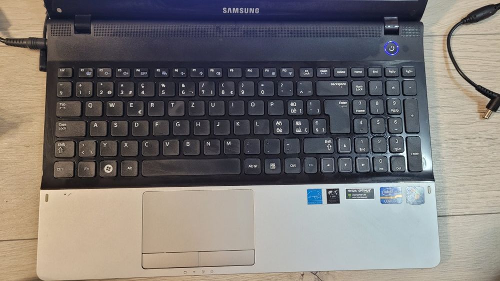 Laptop Samsung NP300E5A S04CH i5-2450m 4 GB
