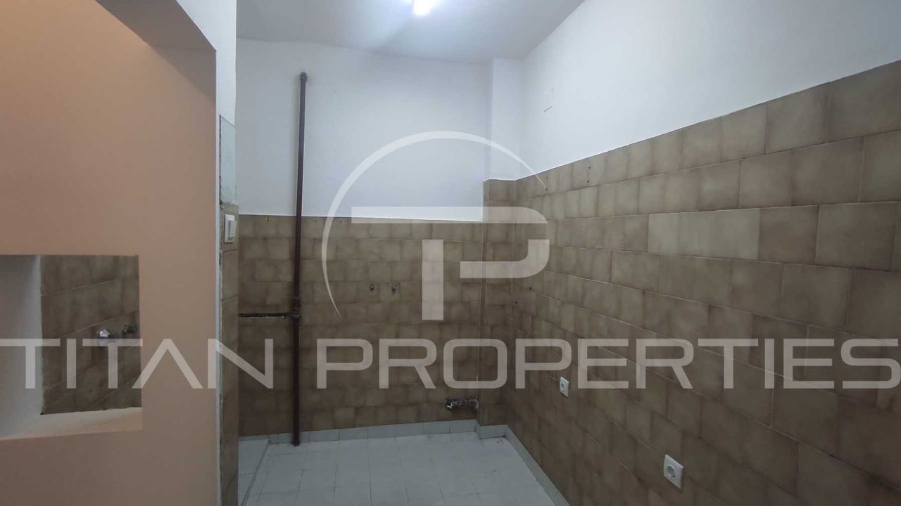Продава се Магазин в Пловдив, Кючук Париж - 58 кв.м за 1225 €/кв.м - Снимка #4