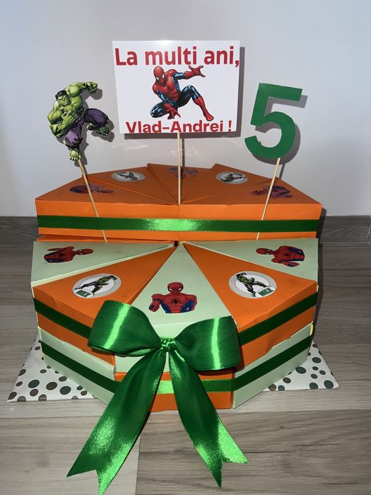 Tort din cutii felie de tort