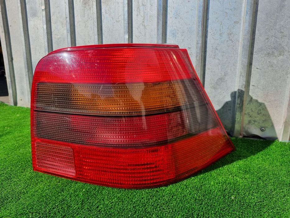 Stop lampa tripla dreapta original Hella vw Golf 4 gti