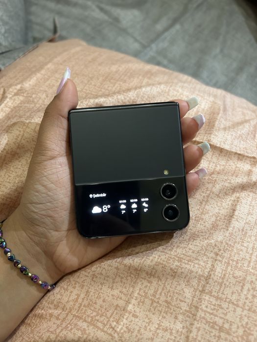 Vând Samsung Galaxy Z Flip 4