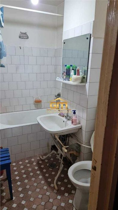 Apartament 2 camere, decomandat, etaj 2, zona Ostroveni