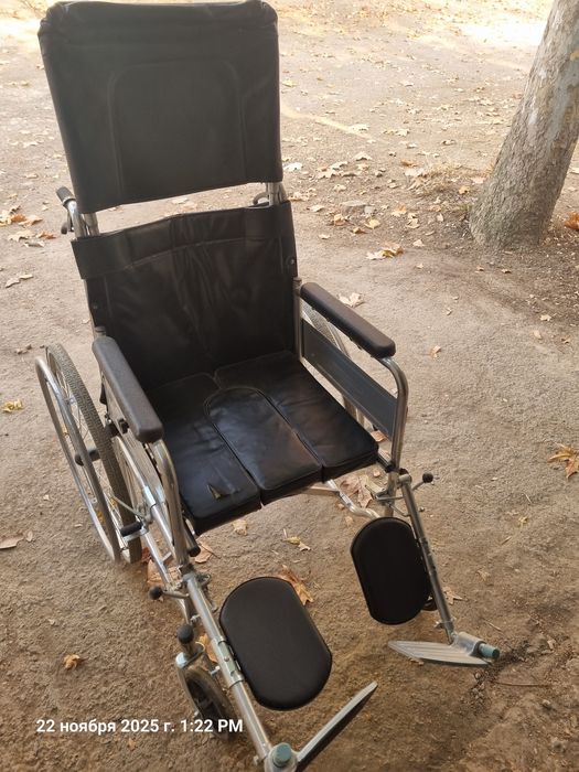 Продам инвалидную коляску