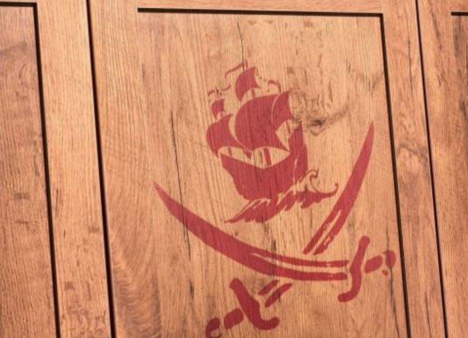 Трехдверный шкаф Pirate