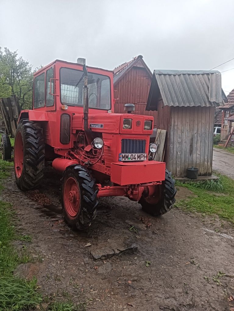 Tractor universal 651