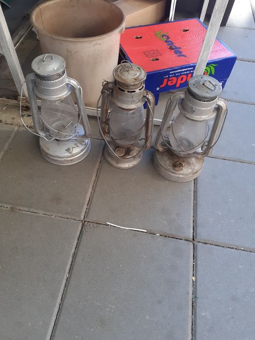 Продавам нови в. каски и газ.фенери.Дрехи старшинство и кепета.