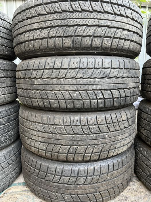 Продам зимнюю резину 215/60/r16