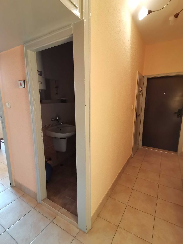 Дава се под наем Двустаен апартамент в Бургас, Лазур - 70 кв.м за 200 € - Снимка #5