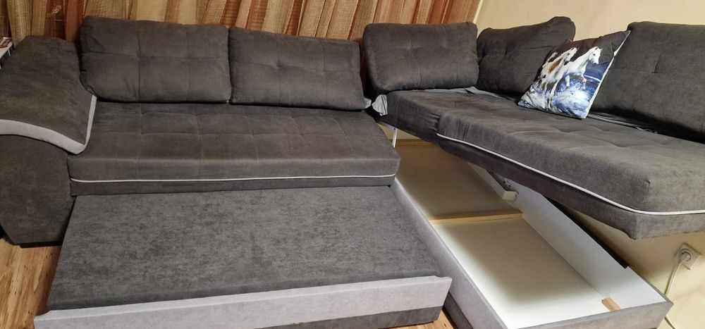 Ъглов диван с екстри.