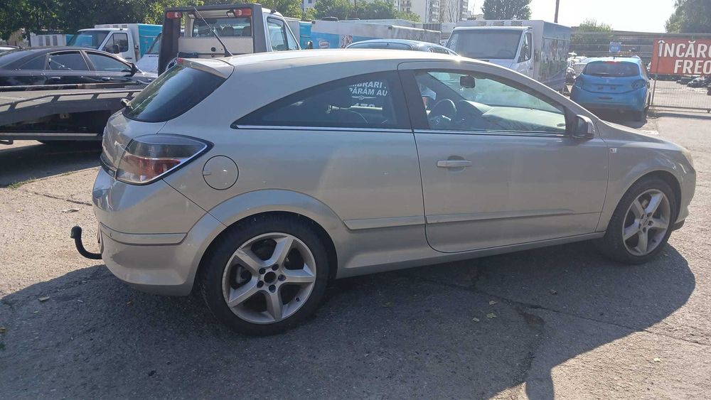 Dezmembrez Opel Astra H GTC 1.9 Diesel Din 2007 - Z19DT