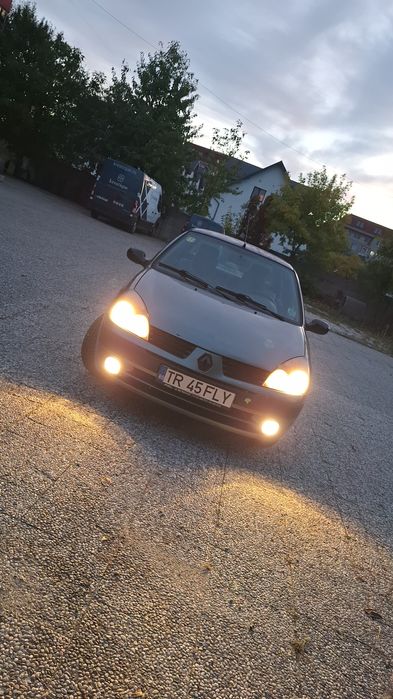 Vând renault clio 1.5 dci !