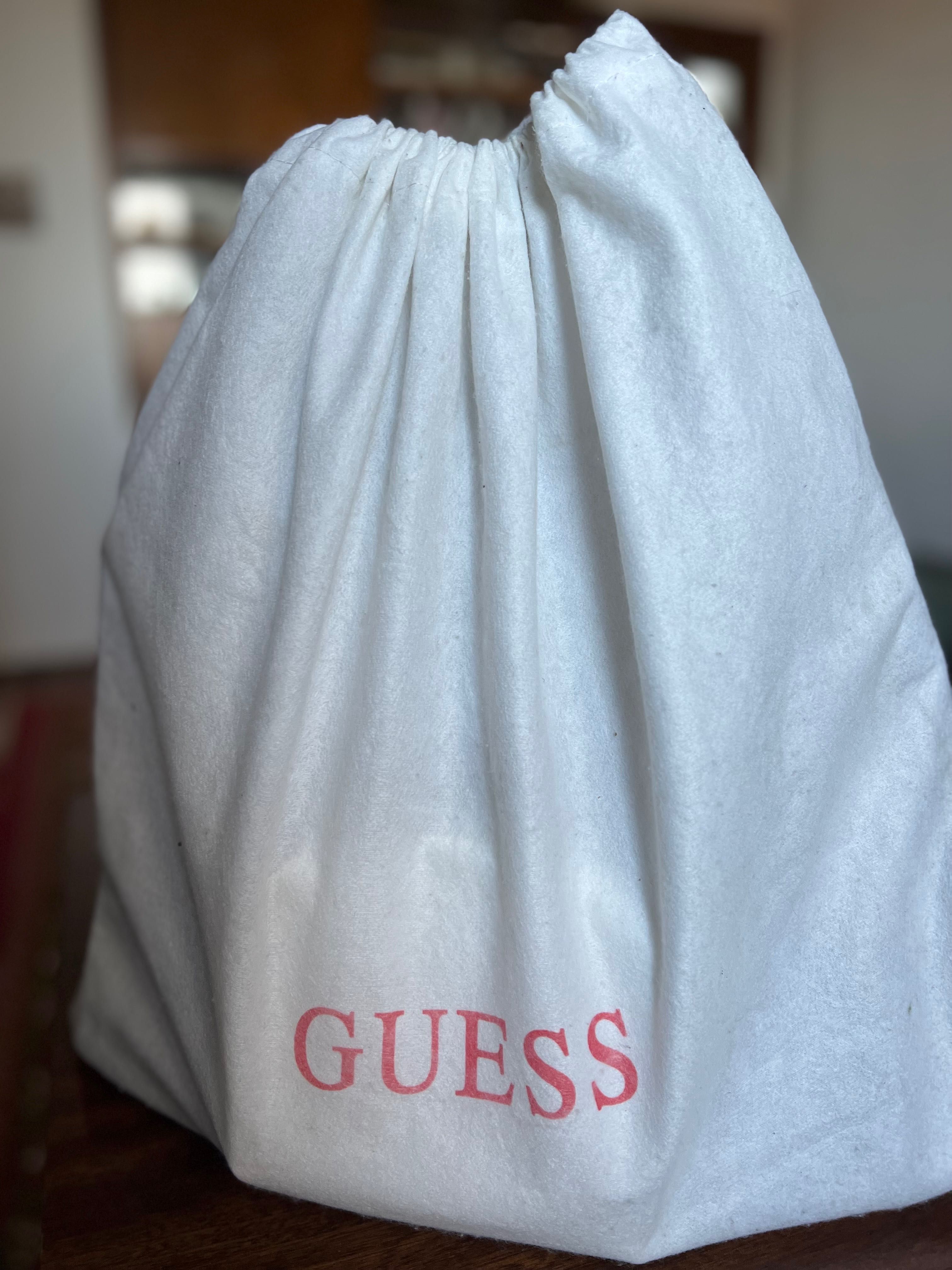 Оригинална чанта “Guess“