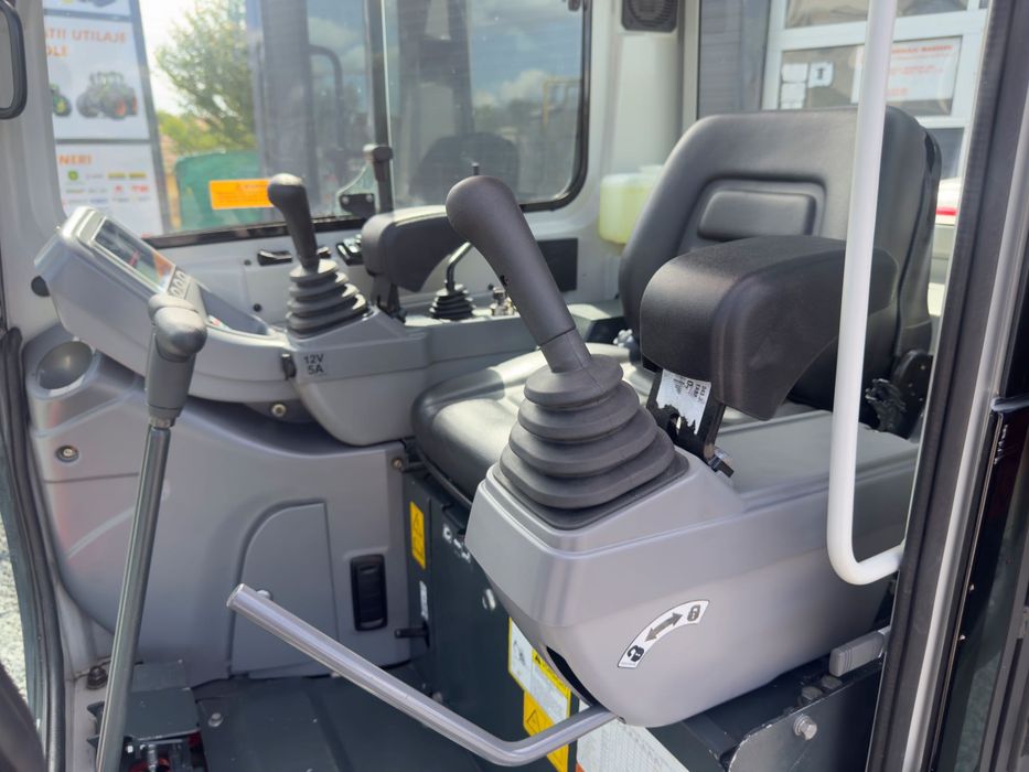 Mini Excavator Takeuchi TB216 cu 3 cupe, an 2019