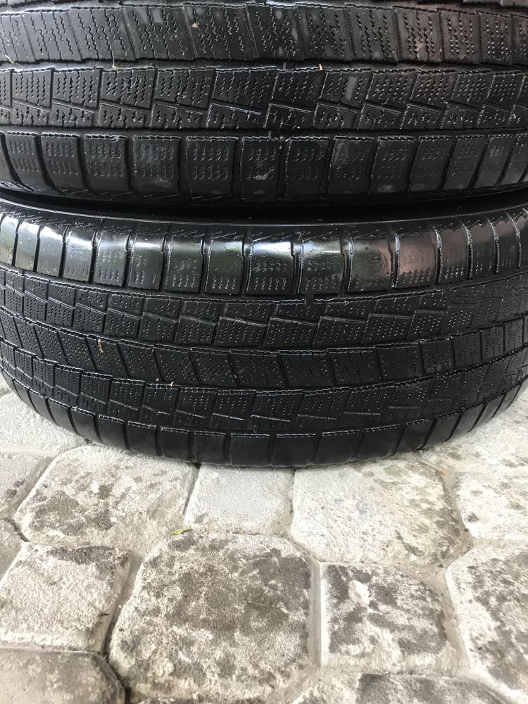 Продам 2е шт шины 235/60R18