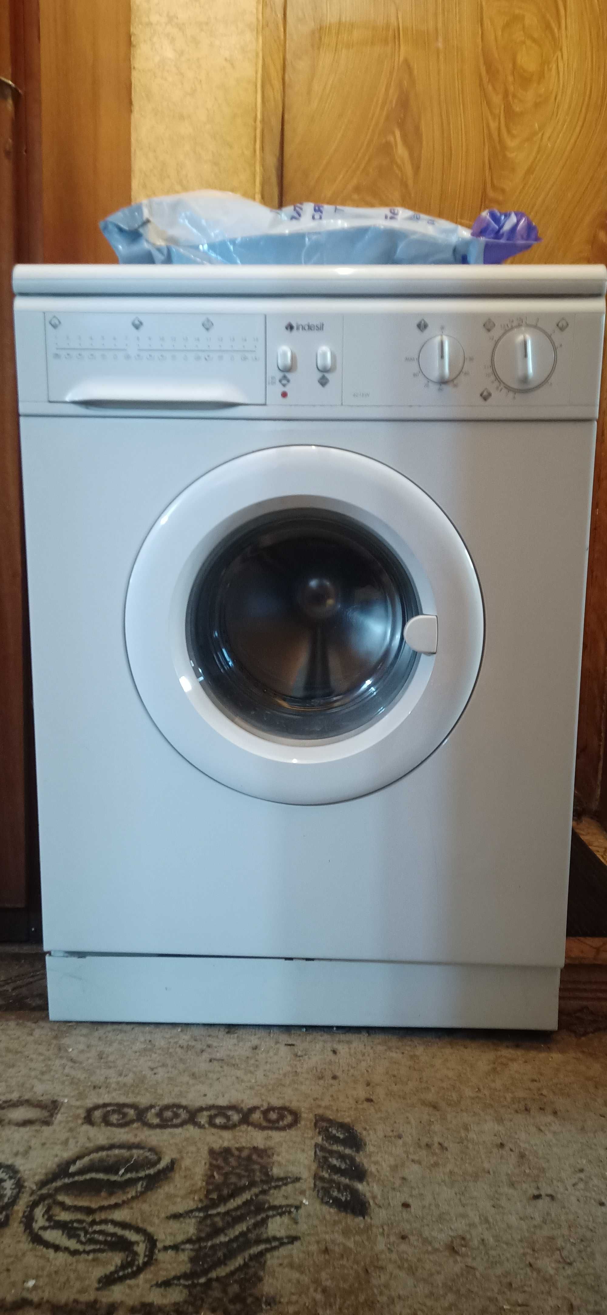 indesit  wn 421xwu/s