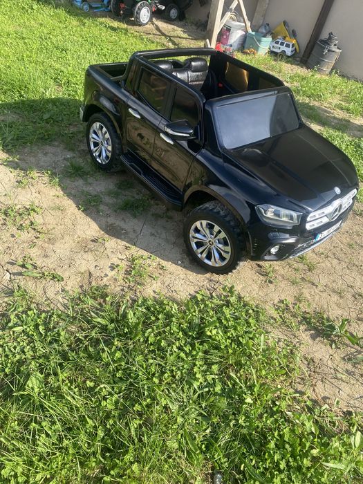 Двуместен акумулаторен джип